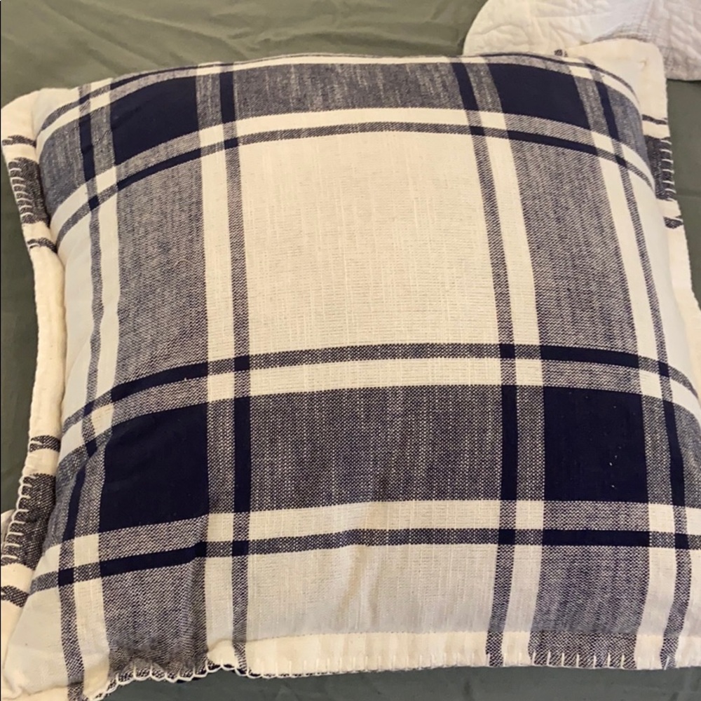 Reversible pillow